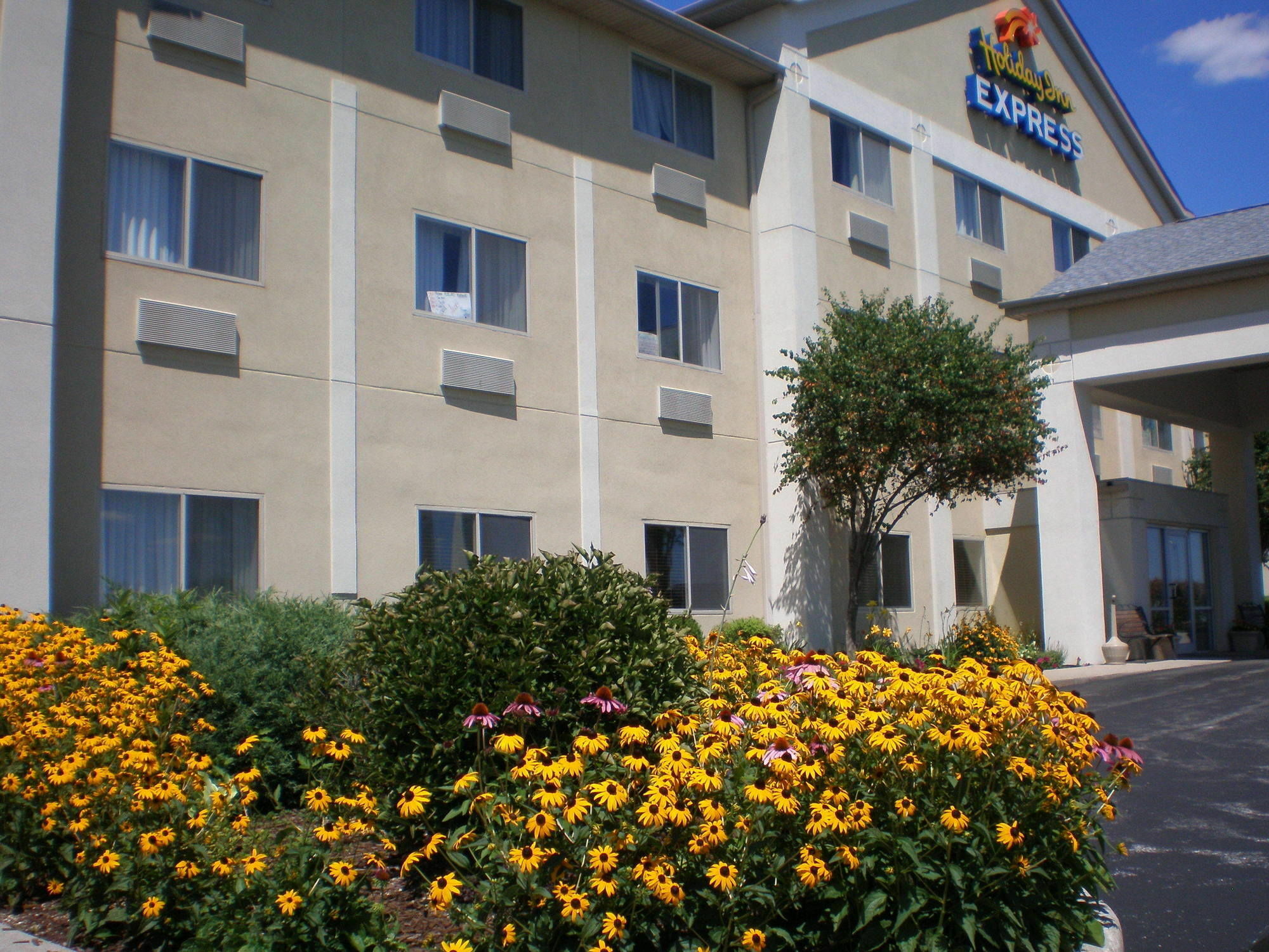 La Quinta Inn And Suites By Wyndham Elkhart Exterior photo